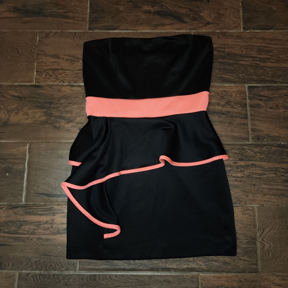 Emerald Sundae XL Elegant Black and Coral Strapless Cocktail Dress 2007 Club